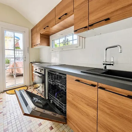 Maison De - A 200 M - Jardin Holiday home
